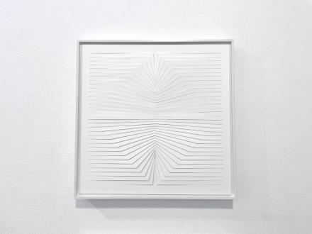 Franz Riedl, o. T., 2025, Papierrelief, Karton geschnitten, 34 x 34 cm