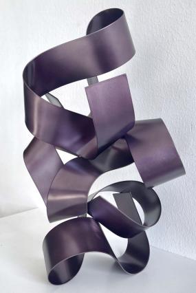 Hans Schüle, Loops, 2023, Lack auf Stahl, 44 x 25 x 25 cm