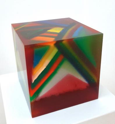 Harald Pompl, Color Cube, 2024, Harz und Pigmente, 16 x 16 x 16 cm