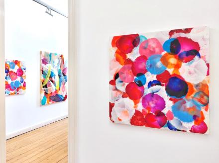 Jürgen Jansen, le freak I und II, je 80 x 80 cm, sowie here, there and everywhere, 150 x 120 cm Ausstellungsansicht Galerie Corona Unger, Bremen