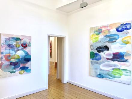 Jürgen Jansen, teardrop, 125 x 85 cm, und spellbinder, 170 x 125 cm, Ausstellungsansicht Galerie Corona Unger, Bremen