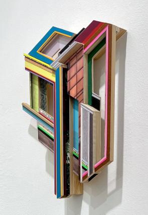 Nicole Nickel, out, 2011, Folie und Acryl auf Holz, 52 x 33 x 10 cm