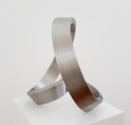 Robert Krainhöfner, Bandkreis I, 2017, Stahl gedreht, 26 x 26 x 20 cm