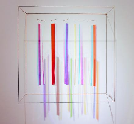 Rosali Schweizer, bummeln gehen, 2019, Acrylglas und V2A Draht, 50 x 50 x 20 cm
