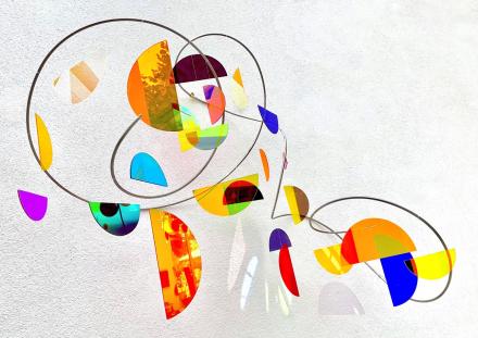 Rosali Schweizer, lichtblick, 2025, Acrylglas und V2A-Draht, 65 x 80 x 40 cm