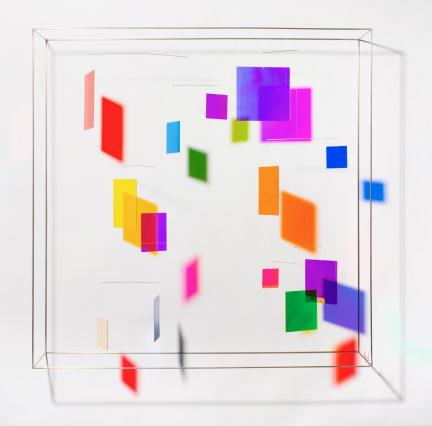 Rosali Schweizer, sesam öffnet sich, Acrylglas und V2A Draht, 50 x 50 x 20 cm