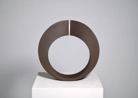 Rüdiger Seidt, Dicircle, 2023, Cortenstahl, 30 x 30 x 10 cm