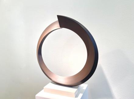 Rüdiger Seidt, Tetrahelix tordiert, 2016, Cortenstahl, 42 x 42 x 17 cm