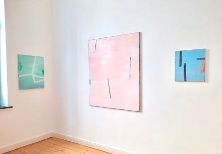 Rudy Lanjouw, 19.97, 65 x 50 cm / 19.35, 120 x 100 cm / 19.88, 40 x 35 cm, je 2019, Acryl auf Leinwand, Ausstellungsansicht