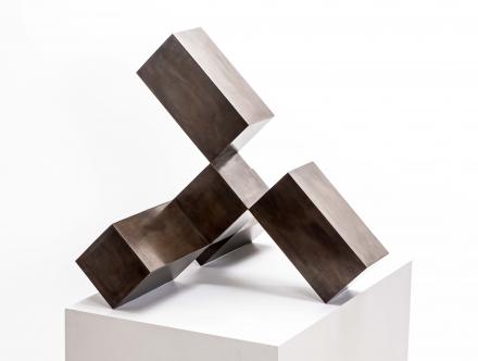 Stephan Siebers, CUBE CROSS, massiver Stahl patiniert, 25 x 25 x 5 cm