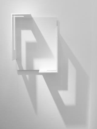 Tom Mosley, Schattengerüst II, 2000, Lack auf MDF, 46 x 36 x 16 cm