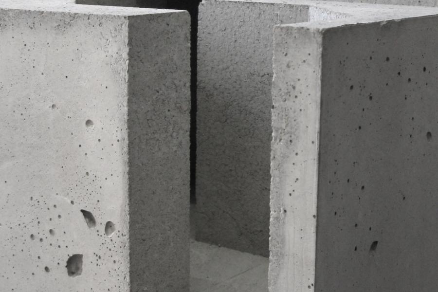 Denis Pondruel Chambre mentale Ein Aug in Streifen geschnitten 2012 Beton und Fiberglas 25 x 25 x 30 cm Detail 2