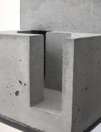 Denis Pondruel, Chambre mentale "Ein Aug in Streifen geschnitten", 2012, Beton und Fiberglas, 25 x 25 x 30 cm, Detail