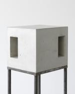 Denis Pondruel, Chambre mentale no. 101 ("wahnwitzig offene Pore"), 2010, Beton, Fiberglas, 25 x 25 x 30 cm, Eckansicht