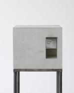 Denis Pondruel, Chambre mentale no. 101 ("wahnwitzig offene Pore"), 2010, Beton und Fiberglas, 25 x 25 x 30 cm