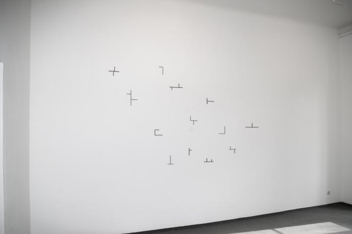 Ekkehard Neumann, o.T. (variable Wandstruktur), 2011, Eisen und Farbe, Einzelstücke in diversen Größen, Ausstellungsansicht Stadtmuseum Beckum