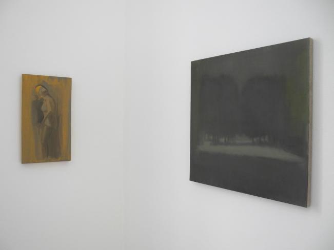 Fernando X. González, Mujer Amarillo . 2014, Öl auf Holz . 43 x 24.5 cm und Arboles Noche . 2013, Öl auf Leinwand . 50 x 50 cm, Ausstellungsansicht
