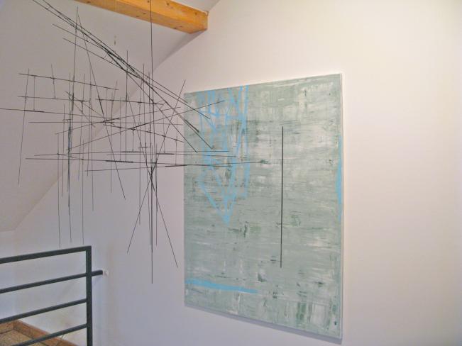 Knopp Ferro, Linienschiff 23-35, 2009, Eisen, 97 x 103 x 51 cm (Ausstellungsansicht mit Rudy Lanjouw, Malerei)