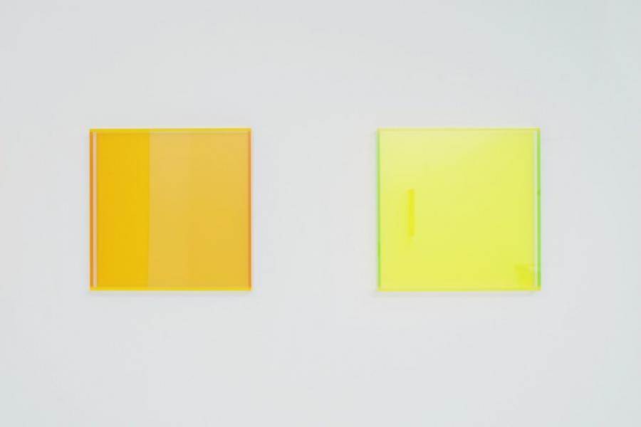 Regine Schumann colormirrors 2012 fluoreszierendes Acrylglas je 52 x 52 x 6 cm a