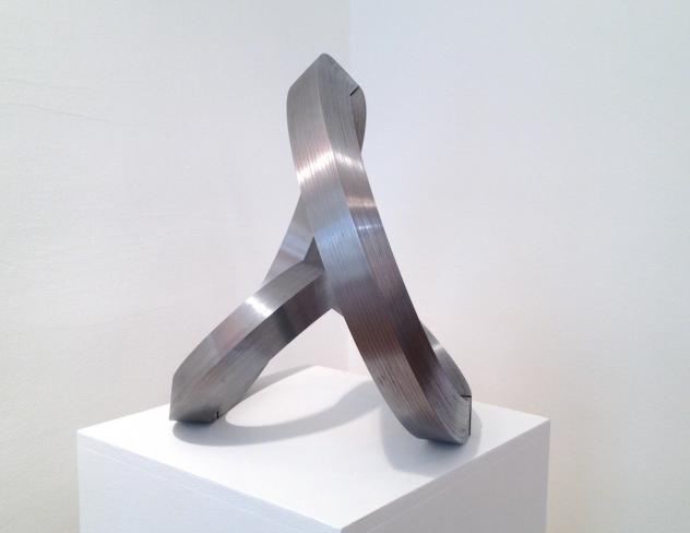 Robert Krainhöfner, Doppelkreis Vierkant gedreht, 2016, Stahl, Höhe 42 cm