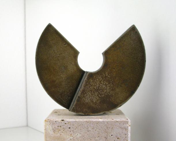 Robert Krainhöfner, Kreisring stehend, 2014, Stahl, 22 x 22 x 4 cm