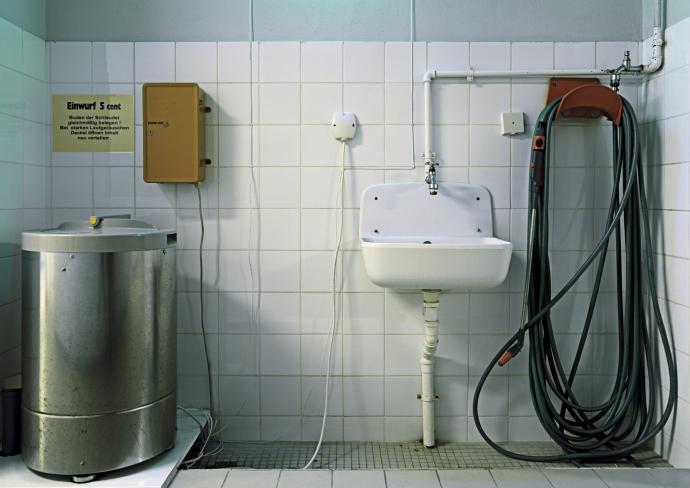 Wolfgang Sümmermann, Im alten Schwimmbad VIII, 2005, Aufl. 3, Lambda-Print unter Acrylglas auf Aludibond, 59.5 x 84 cm